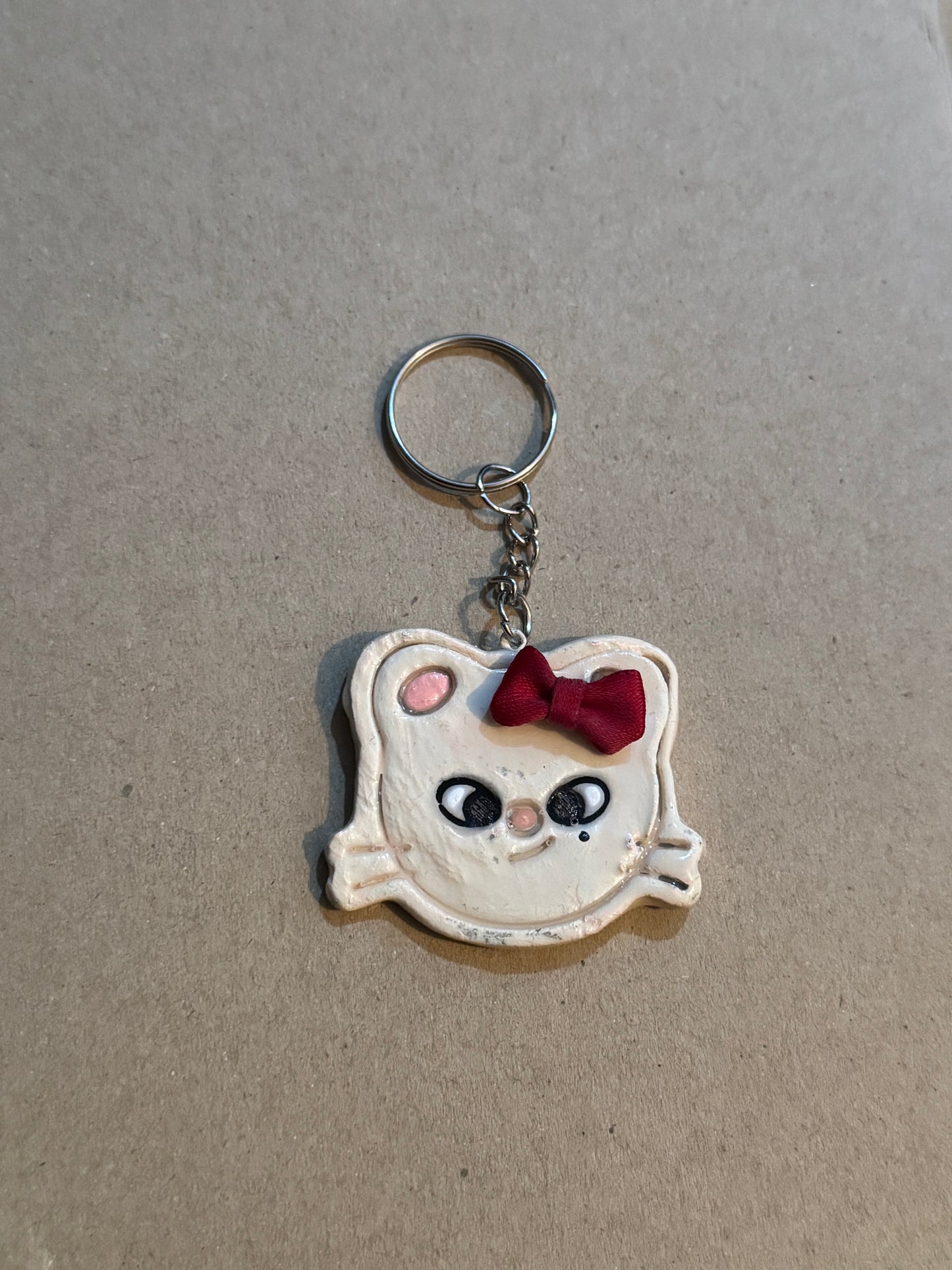 Wonky STRAY KIDS bow clay character Keychain - Jiniret