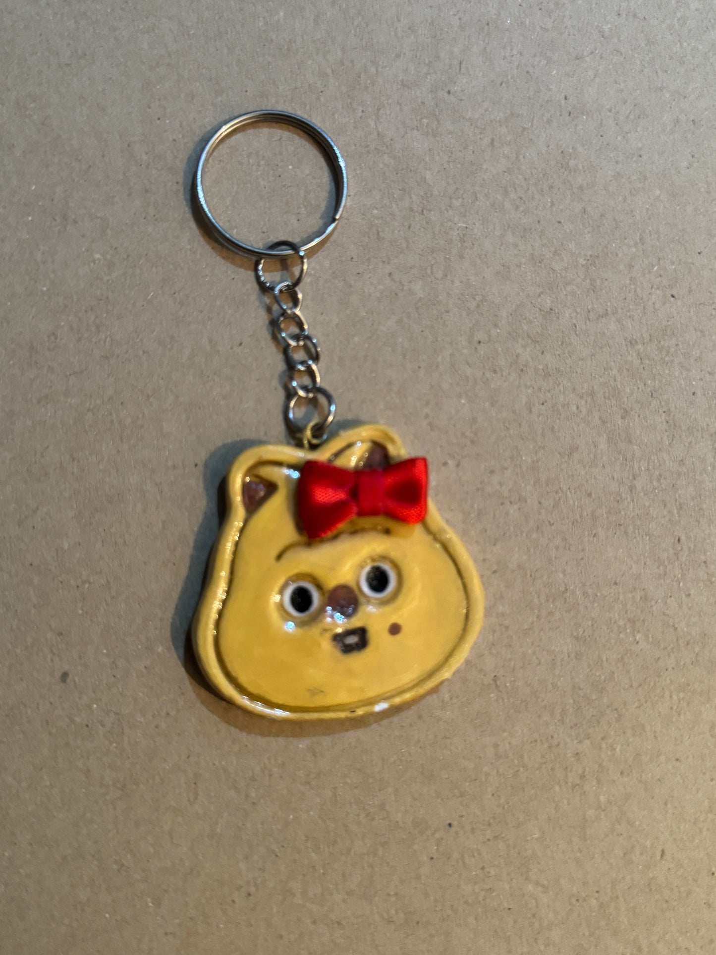 Wonky STRAY KIDS bow clay character Keychain - Han Quokka